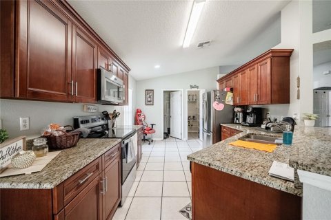 Villa ou maison à vendre à Kissimmee, Floride: 4 chambres, 180.42 m2 № 2203556 - photo 11