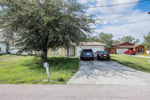 Villa ou maison à vendre à Kissimmee, Floride: 4 chambres, 180.42 m2 № 2203556 - photo 2
