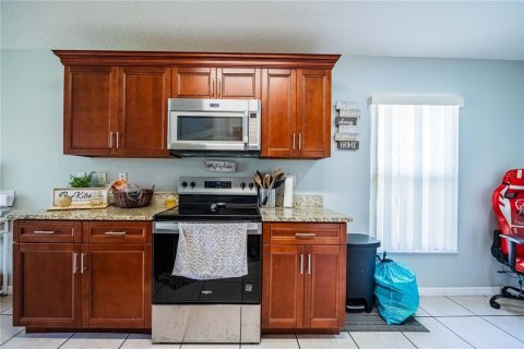 Villa ou maison à vendre à Kissimmee, Floride: 4 chambres, 180.42 m2 № 2203556 - photo 12