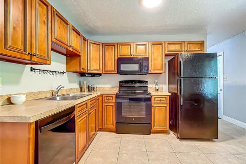 House in Plant City, Florida 4 bedrooms, 126.35 sq.m. № 1858033 - photo 9