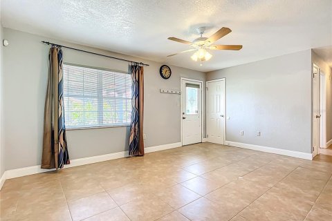 House in Plant City, Florida 4 bedrooms, 126.35 sq.m. № 1858033 - photo 6