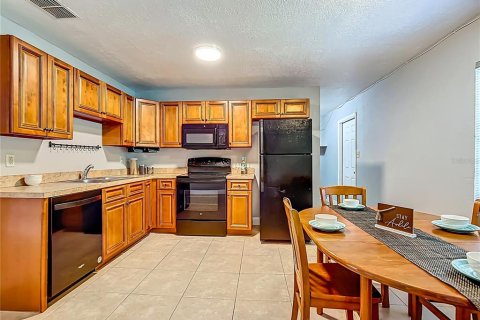 House in Plant City, Florida 4 bedrooms, 126.35 sq.m. № 1858033 - photo 12
