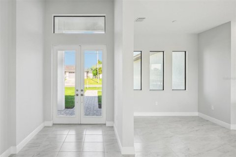 House in Cape Coral, Florida 4 bedrooms, 176.14 sq.m. № 1673721 - photo 8