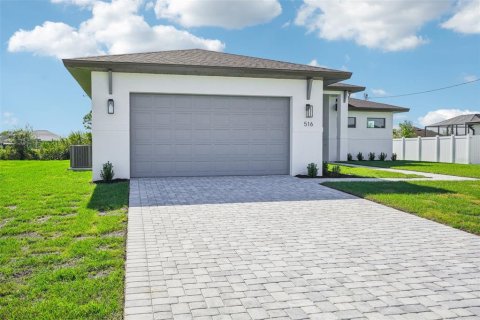House in Cape Coral, Florida 4 bedrooms, 176.14 sq.m. № 1673721 - photo 6