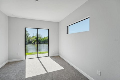 House in Cape Coral, Florida 4 bedrooms, 176.14 sq.m. № 1673721 - photo 26