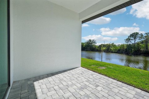 House in Cape Coral, Florida 4 bedrooms, 176.14 sq.m. № 1673721 - photo 30