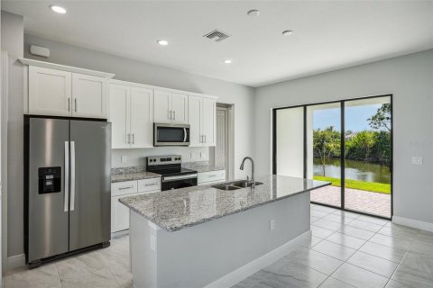 House in Cape Coral, Florida 4 bedrooms, 176.14 sq.m. № 1673721 - photo 11