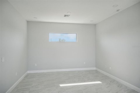 House in Cape Coral, Florida 4 bedrooms, 176.14 sq.m. № 1673721 - photo 14