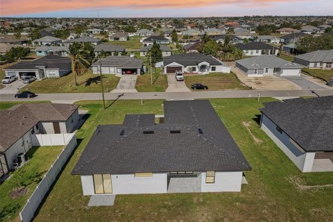 House in Cape Coral, Florida 4 bedrooms, 176.14 sq.m. № 1673721 - photo 3