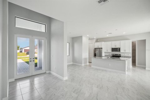 House in Cape Coral, Florida 4 bedrooms, 176.14 sq.m. № 1673721 - photo 9