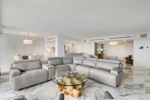 Снять в аренду кондоминиум в Ривьера-Бич, Флорида 3 комнаты, 198.07м2, № 2270494 - фото 8