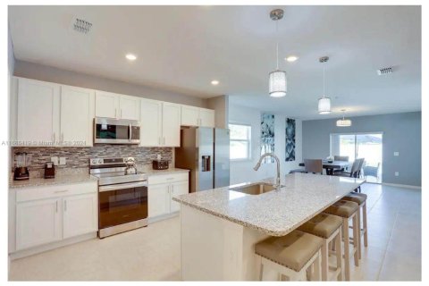 House in Port St. Lucie, Florida 4 bedrooms, 174.1 sq.m. № 1709439 - photo 7