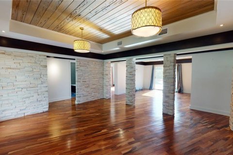 House in SOUTHERN PINES in Tampa, Florida 3 bedrooms, 193.33 sq.m. № 2103928 - photo 16