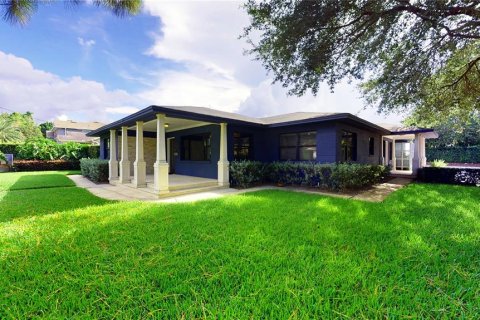 House in SOUTHERN PINES in Tampa, Florida 3 bedrooms, 193.33 sq.m. № 2103928 - photo 3