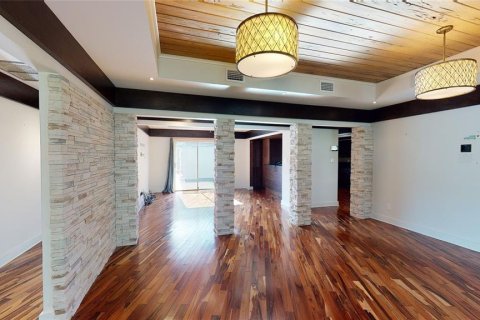 House in SOUTHERN PINES in Tampa, Florida 3 bedrooms, 193.33 sq.m. № 2103928 - photo 15