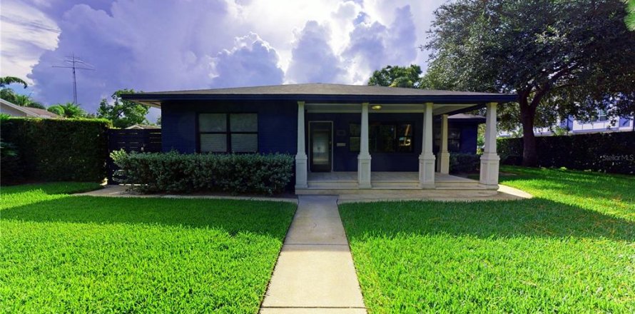 House in SOUTHERN PINES in Tampa, Florida 3 bedrooms, 193.33 sq.m. № 2103928