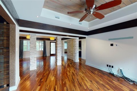 House in SOUTHERN PINES in Tampa, Florida 3 bedrooms, 193.33 sq.m. № 2103928 - photo 23