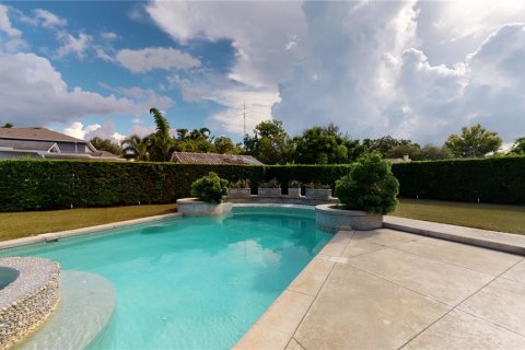 House in SOUTHERN PINES in Tampa, Florida 3 bedrooms, 193.33 sq.m. № 2103928 - photo 12