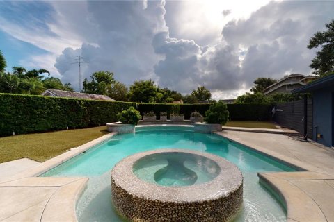 House in SOUTHERN PINES in Tampa, Florida 3 bedrooms, 193.33 sq.m. № 2103928 - photo 4