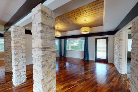 House in SOUTHERN PINES in Tampa, Florida 3 bedrooms, 193.33 sq.m. № 2103928 - photo 21