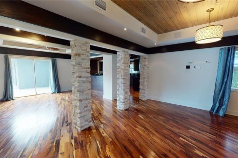 House in SOUTHERN PINES in Tampa, Florida 3 bedrooms, 193.33 sq.m. № 2103928 - photo 17