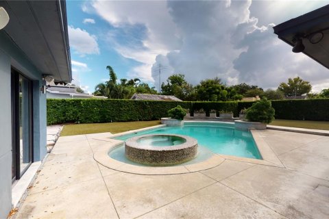 House in SOUTHERN PINES in Tampa, Florida 3 bedrooms, 193.33 sq.m. № 2103928 - photo 8