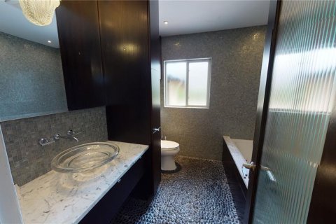 House in SOUTHERN PINES in Tampa, Florida 3 bedrooms, 193.33 sq.m. № 2103928 - photo 19
