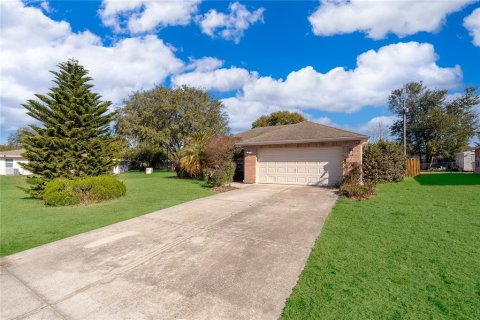 House in Deltona, Florida 3 bedrooms, 132.66 sq.m. № 2277824
