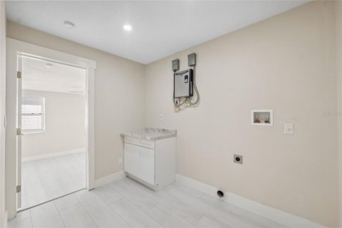 House in Saint Petersburg, Florida 4 bedrooms, 193.24 sq.m. № 1620666 - photo 16