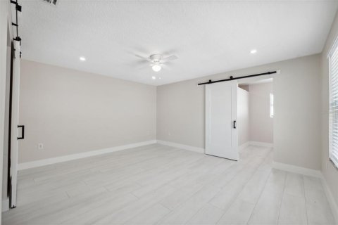 House in Saint Petersburg, Florida 4 bedrooms, 193.24 sq.m. № 1620666 - photo 10