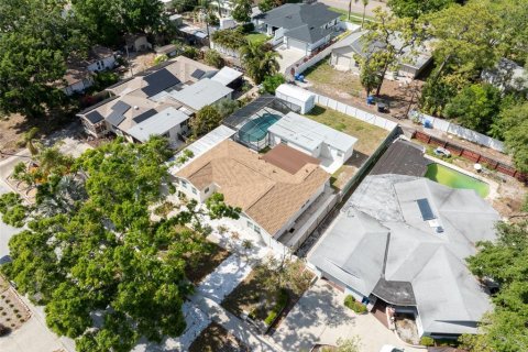 House in Saint Petersburg, Florida 4 bedrooms, 193.24 sq.m. № 1620666 - photo 21