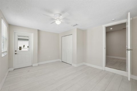 House in Saint Petersburg, Florida 4 bedrooms, 193.24 sq.m. № 1620666 - photo 14