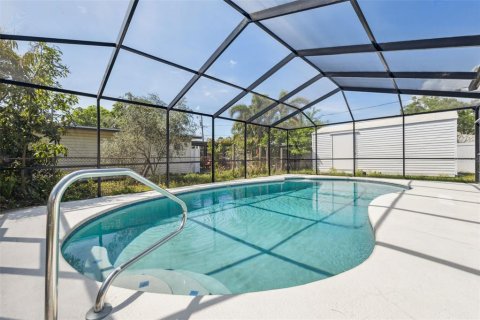 House in Saint Petersburg, Florida 4 bedrooms, 193.24 sq.m. № 1620666 - photo 26