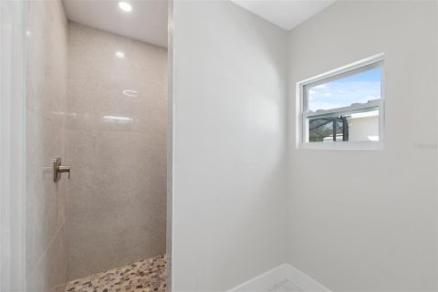 House in Saint Petersburg, Florida 4 bedrooms, 193.24 sq.m. № 1620666 - photo 18