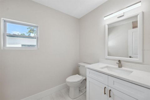 House in Saint Petersburg, Florida 4 bedrooms, 193.24 sq.m. № 1620666 - photo 20