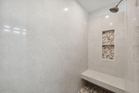 House in Saint Petersburg, Florida 4 bedrooms, 193.24 sq.m. № 1620666 - photo 13