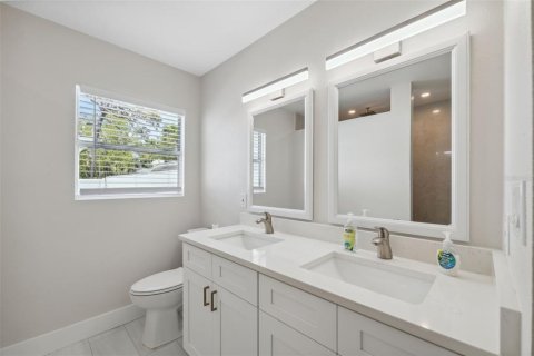 House in Saint Petersburg, Florida 4 bedrooms, 193.24 sq.m. № 1620666 - photo 11