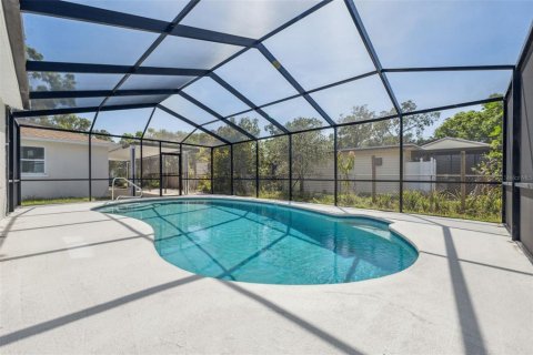 House in Saint Petersburg, Florida 4 bedrooms, 193.24 sq.m. № 1620666 - photo 25