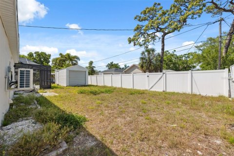 House in Saint Petersburg, Florida 4 bedrooms, 193.24 sq.m. № 1620666 - photo 30