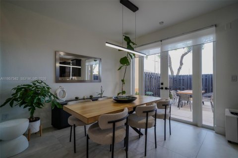 Adosado en alquiler en Miami, Florida, 3 dormitorios, 134.89 m2 № 2011665 - foto 12