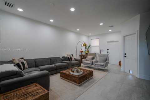 Adosado en alquiler en Miami, Florida, 3 dormitorios, 134.89 m2 № 2011665 - foto 7