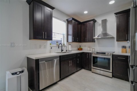 Adosado en alquiler en Miami, Florida, 3 dormitorios, 134.89 m2 № 2011665 - foto 8