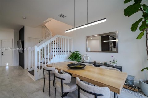 Adosado en alquiler en Miami, Florida, 3 dormitorios, 134.89 m2 № 2011665 - foto 13