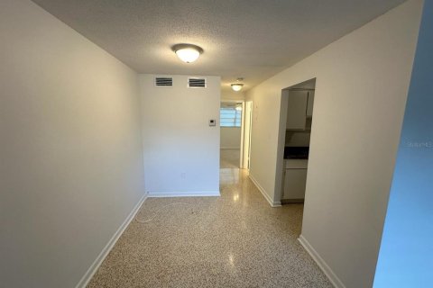 Condo in Orlando, Florida, 1 bedroom  № 2109358 - photo 9