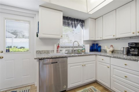 House in Nokomis, Florida 2 bedrooms, 117.06 sq.m. № 2218352 - photo 7