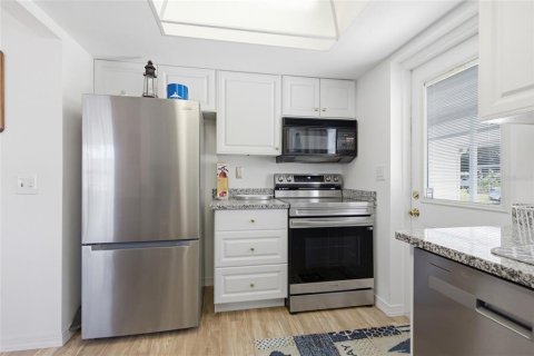 House in Nokomis, Florida 2 bedrooms, 117.06 sq.m. № 2218352 - photo 6