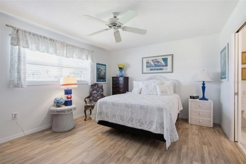 House in Nokomis, Florida 2 bedrooms, 117.06 sq.m. № 2218352 - photo 15