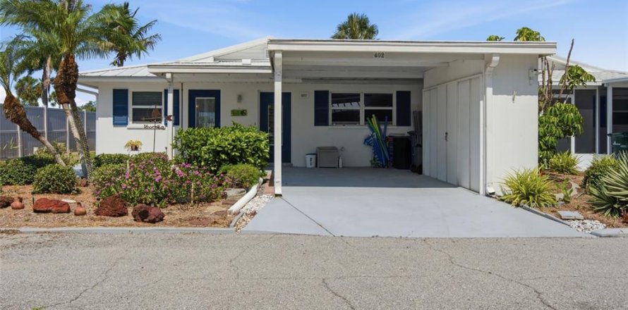 House in Nokomis, Florida 2 bedrooms, 117.06 sq.m. № 2218352
