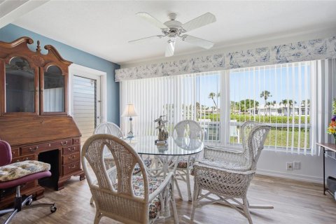 House in Nokomis, Florida 2 bedrooms, 117.06 sq.m. № 2218352 - photo 13