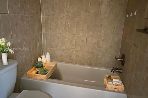 Adosado en alquiler en Davie, Florida, 3 dormitorios, 156.08 m2 № 1953561 - foto 9